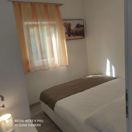 Apartment Mmm *